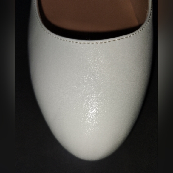 NWT Castamere High Heels Round Toe Pump in PU White - Picture 10 of 12